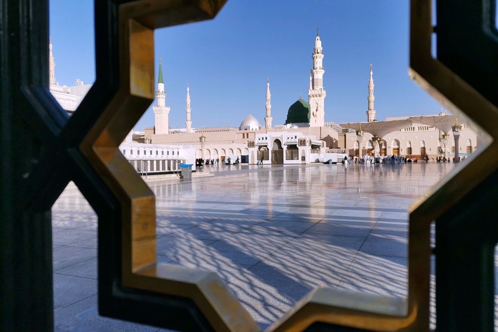 أحكام زيارة المسجد النبوي والتنبيه على المخالفات التي تقع عند الزيارة